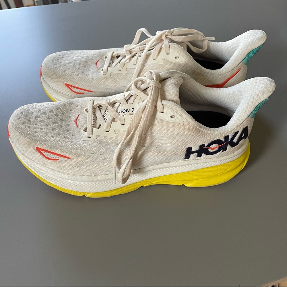 Hoka Clifton 9 eggnog/passionfruit